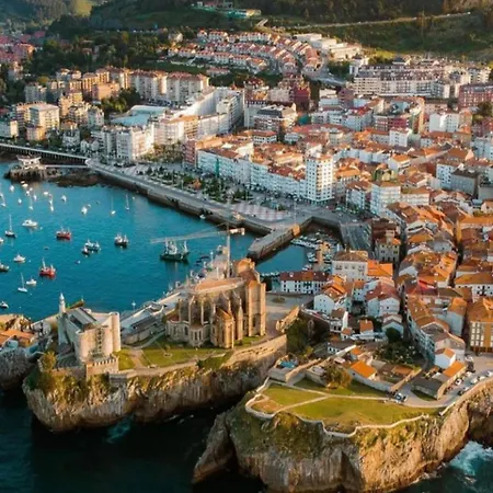 Chalet Adosado Con Piscina Terraza Y Garaje