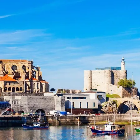 Adosado Con Piscina, Terraza Y Garaje En