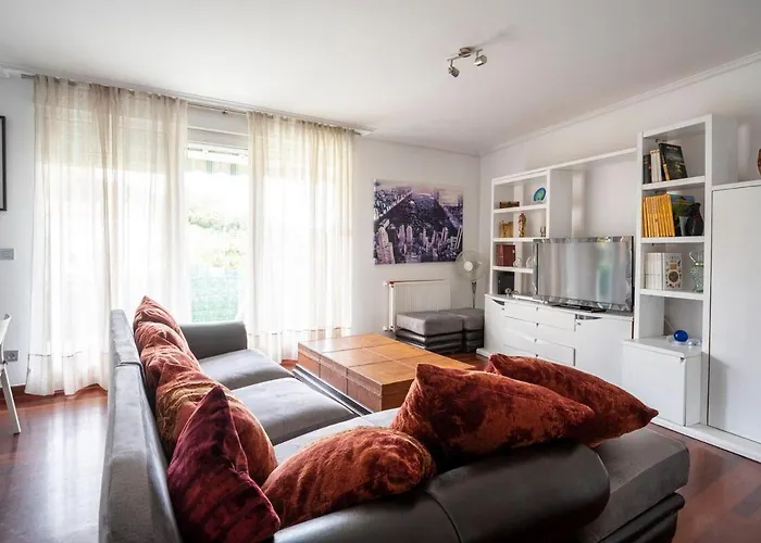 Adosado Con Piscina Terraza Y Garaje