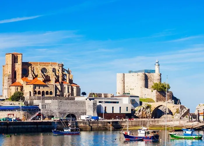 Adosado Con Piscina Terraza Y Garaje