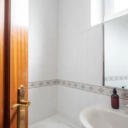 Adosado Con Piscina, Terraza Y Garaje En